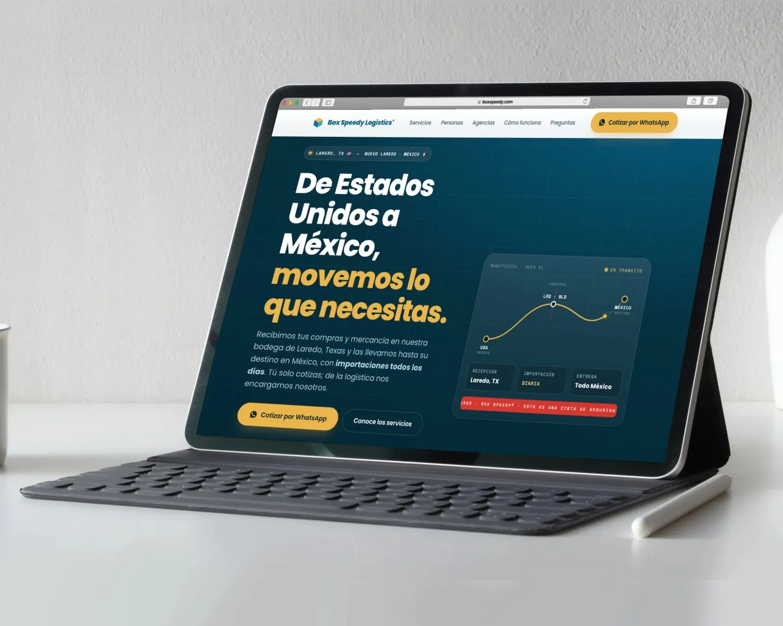 Sitio web de Box Speedy Logistics en una tableta: “De Estados Unidos a México, movemos lo que necesitas”, con la ruta Laredo, TX a México y botón de cotizar por WhatsApp.